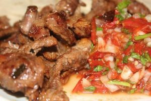 grilled steak recipe, Chef Ed recipe, Guatemalan chimol, tomato salsa, black beans, sauteed beans, garlic and onion beans, Latin steak dinner, corn tortillas, Guatemalan food, Central American cuisine, post workout dinner, healthy Latin meal, handmade tortillas, skirt steak, flank steak, citrus steak marinade, chimol topping, salsa fresca, fitness-friendly steak dinner, protein rich meal, authentic Guatemalan recipe, charred steak, Chef Ed kitchen, Latin American grill recipe, homemade black beans, lime marinated steak, muscle recovery dinner, tortillas and beans, steak with salsa, chimol with cilantro