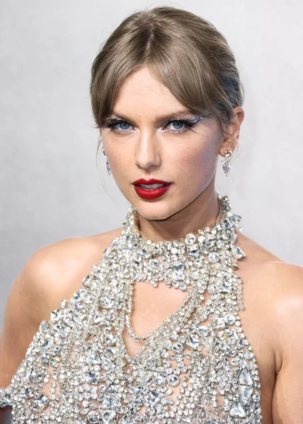 Taylor Swift recipe, celebrity favorite foods, Mughlai chicken recipe, Ina Garten spaghetti, Taylor Swift comfort food, homemade pop tarts, celebrity dinner party food, Chef Ed, chicken curry, rich pasta sauce, strawberry hand pie, easy meatballs, nostalgic baking, romantic recipes, pop tart icing, creamy chicken dinner, gourmet spaghetti, singer favorite recipes, Taylor Swift food, food Taylor Swift eats, Swiftie food ideas, chicken thigh curry, buttery pastry, cinnamon chicken, tomato basil pasta, fun celebrity food, weekend meal prep, make ahead dinner, homemade dessert, rich pasta meals